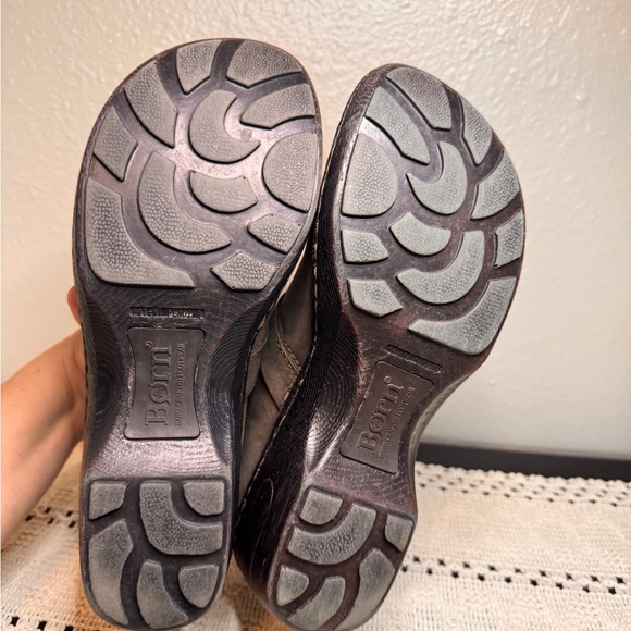 Born Toby Women’s Brown Slip-On Clogs - Picture 5 of 10